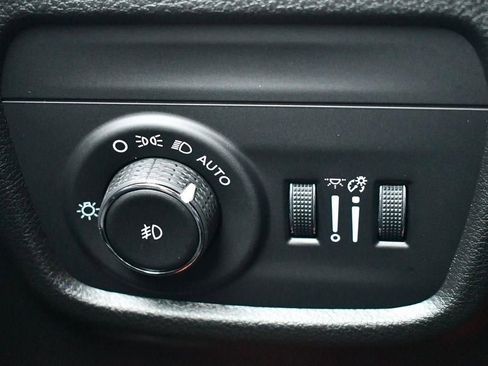 Used 2025 Jeep Grand Cherokee Limited w/ Black Appearance Package AWD/4WD image 16
