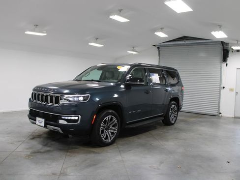 Used 2024 Jeep Wagoneer Series II image 4