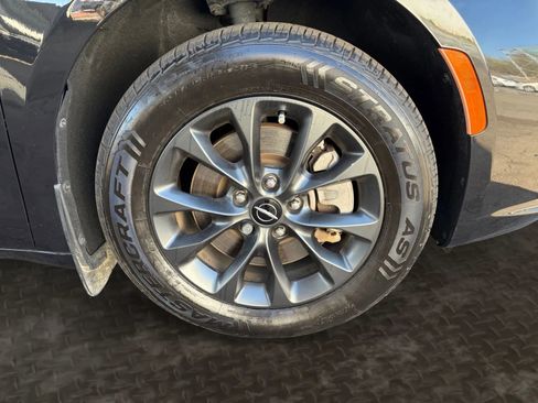 Used 2021 Chrysler Pacifica Touring w/ Cold Weather Group image 42