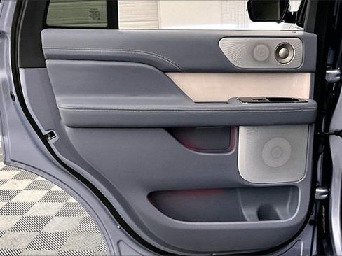 Used 2023 Lincoln Navigator Black Label image 18