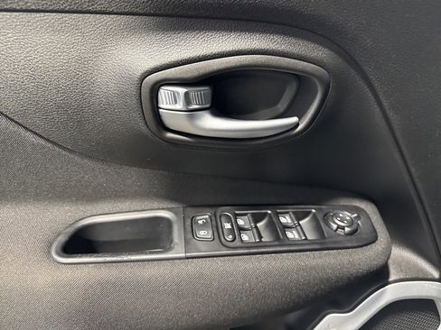 Used 2021 Jeep Renegade Latitude image 33