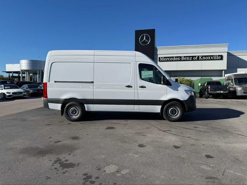 Used 2025 Mercedes-Benz Sprinter 2500 image 3