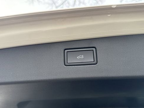 Used 2026 Volkswagen Tiguan SEL R-Line image 38