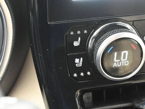 Used 2024 Toyota Highlander Platinum AWD/4WD image 13