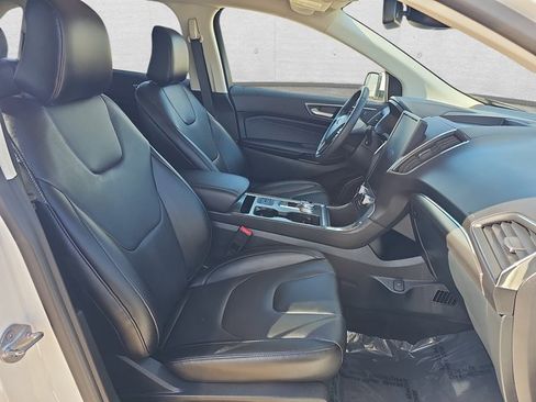 Used 2022 Ford Edge Titanium image 10