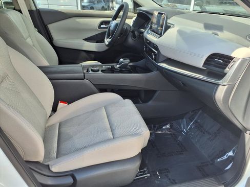 Certified 2025 Nissan Rogue SV image 11