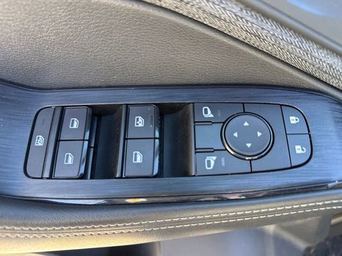 Used 2022 Nissan Rogue SV image 15