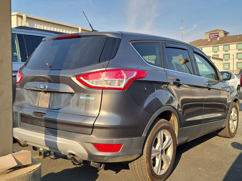 Used 2015 Ford Escape SE image 4