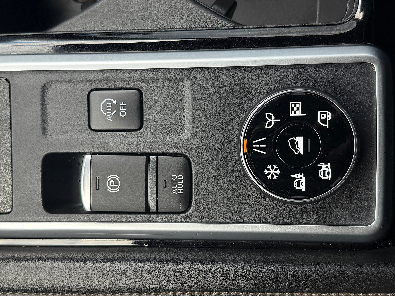 Used 2023 Nissan Pathfinder SV AWD/4WD image 17