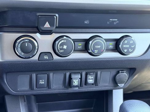 Certified 2019 Toyota Tacoma SR5 AWD/4WD image 5