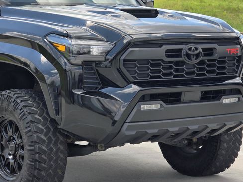 Used 2024 Toyota Tacoma TRD Sport AWD/4WD image 7