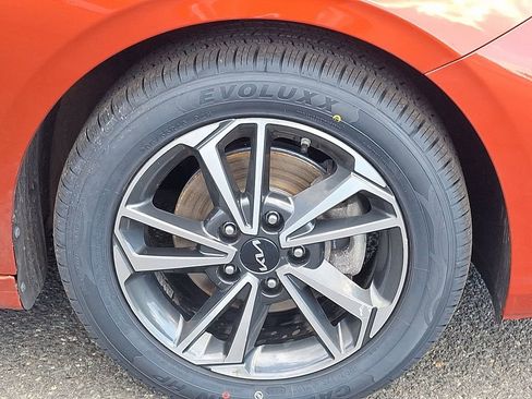 Used 2023 Kia Forte LXS w/ LXS Technology Package image 9