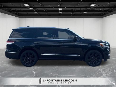 Certified 2022 Lincoln Navigator Reserve AWD/4WD image 6