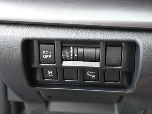 Used 2019 Subaru Crosstrek 2.0i Limited w/ Moonroof Package w/Navigation AWD/4WD image 28