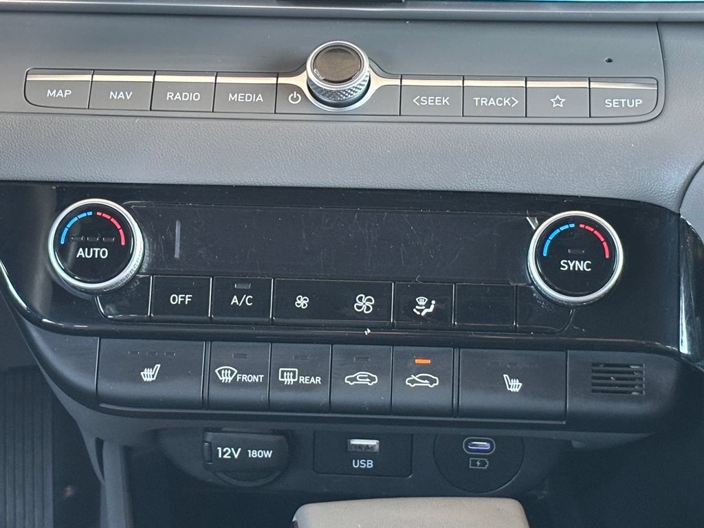 Used 2025 Hyundai Elantra SEL FWD image 15