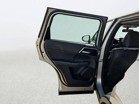 Used 2023 Mitsubishi Outlander SE FWD image 25