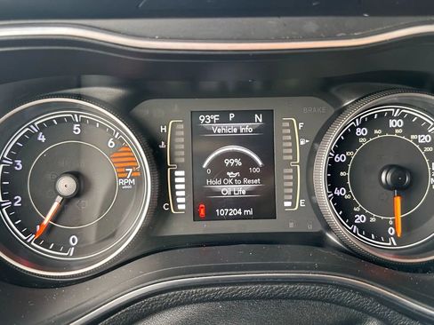 Used 2019 Jeep Cherokee Latitude w/ Popular Appearance Group image 15