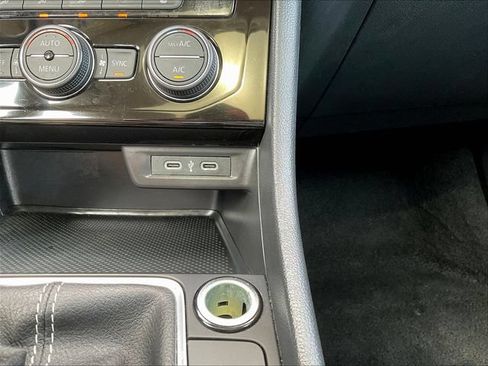 Used 2024 Volkswagen Jetta SE FWD image 16
