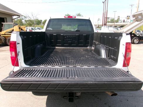 Used 2011 Chevrolet Silverado 2500 W/T AWD/4WD image 3