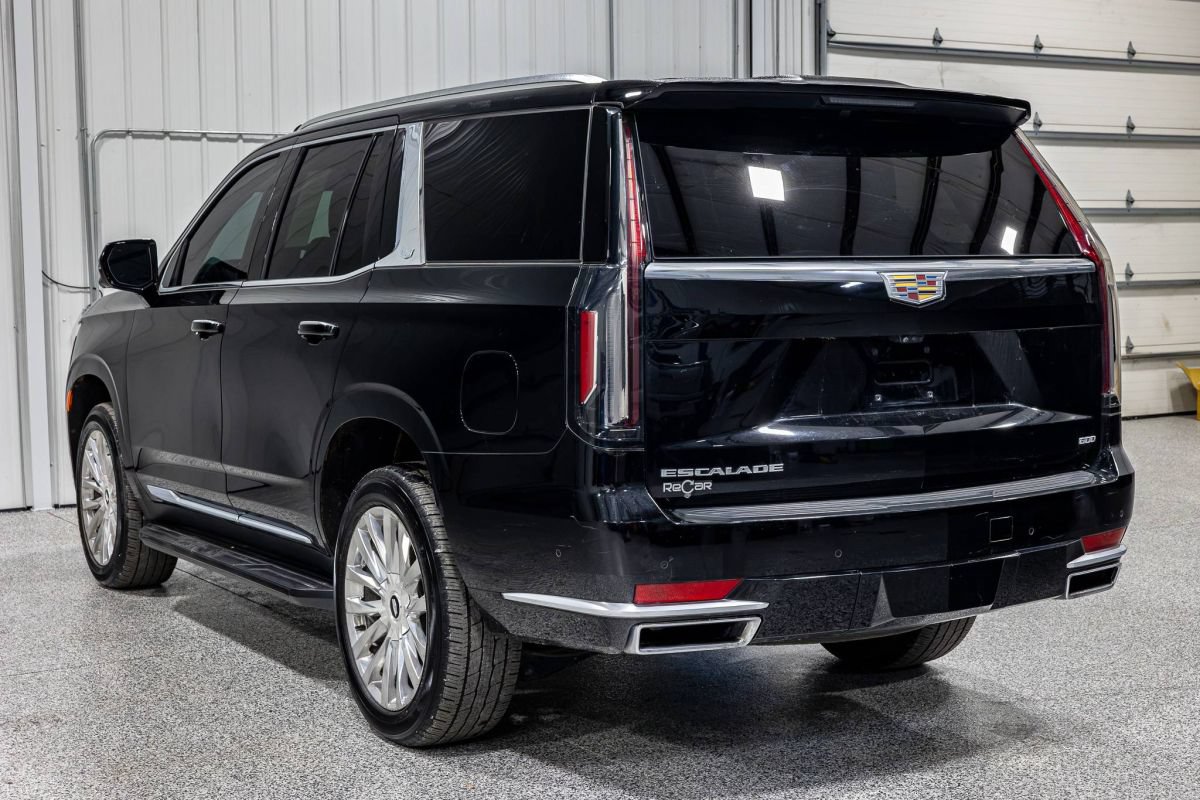 Used 2023 Cadillac Escalade Premium Luxury AWD/4WD image 3