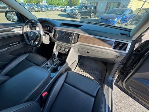 Used 2019 Volkswagen Atlas SEL R-Line AWD/4WD image 9