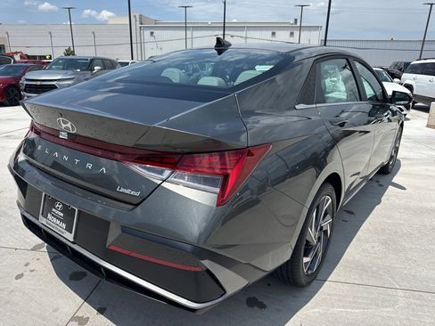 New 2025 Hyundai Elantra Limited image 5