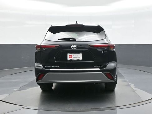 Certified 2025 Toyota Highlander Platinum AWD/4WD image 6