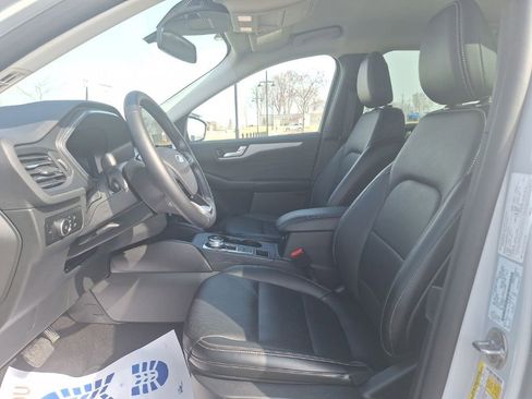 Used 2025 Ford Escape Platinum image 9