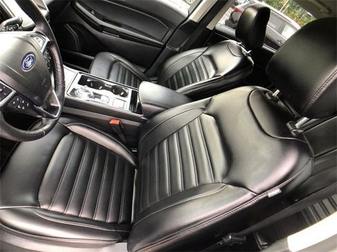 Used 2020 Ford Edge SEL image 11
