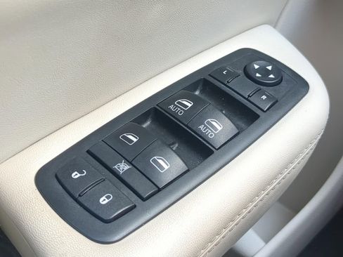 Used 2015 Chrysler 200 C w/ Navigation & Sound Group I image 29