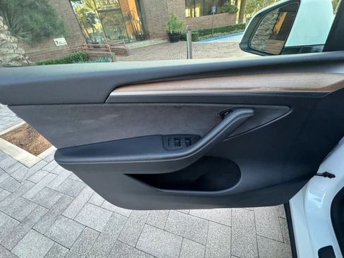 Used 2024 Tesla Model Y Performance AWD/4WD image 34