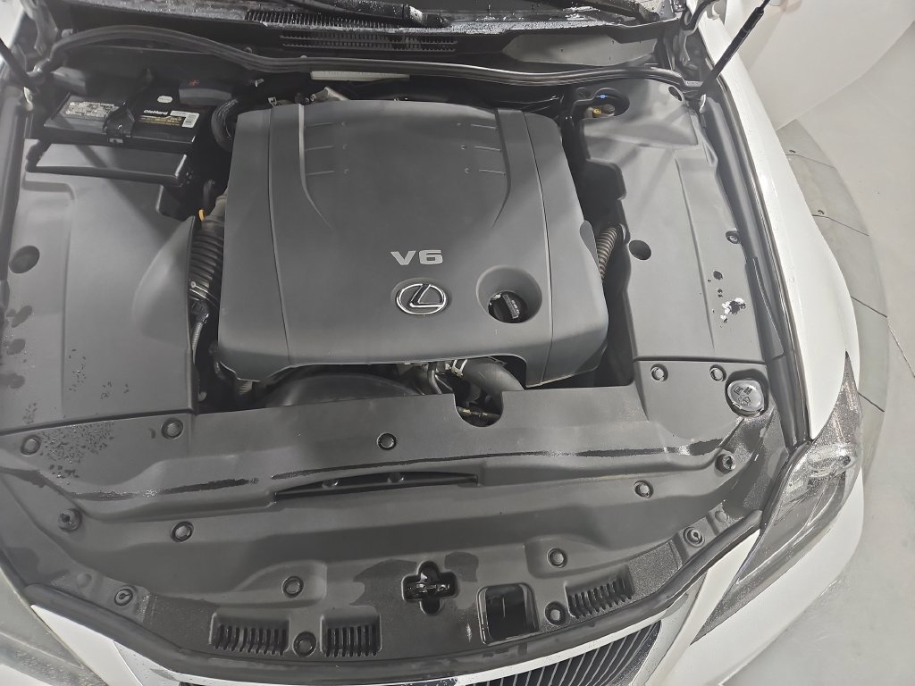 Used 2011 Lexus IS 250C w/ Luxury Pkg RWD image 21