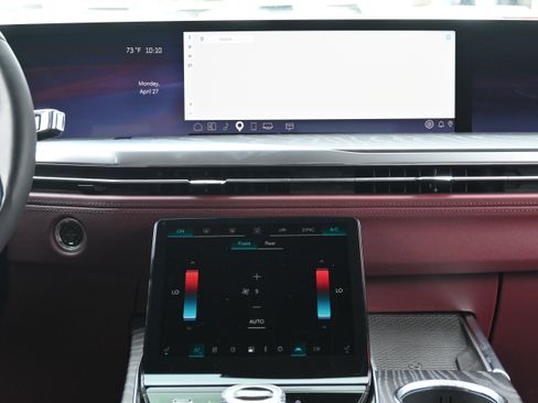 Used 2026 Cadillac Escalade Luxury w/ LPO, Floor Liner Package AWD/4WD image 33