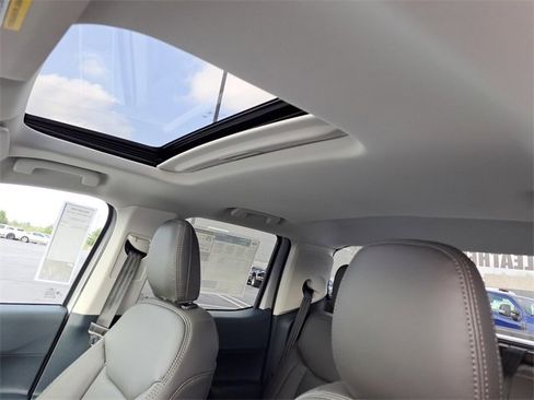 New 2025 Ford Maverick XLT w/ XLT Luxury Package image 32