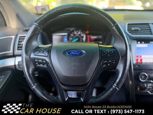 Used 2017 Ford Explorer XLT w/ Equipment Group 202A AWD/4WD image 25