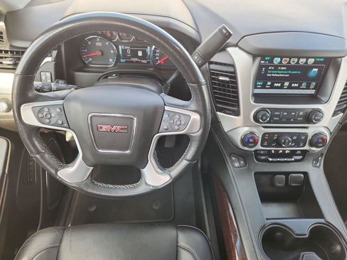 Used 2019 GMC Yukon XL SLT w/ Open Road Package AWD/4WD image 11
