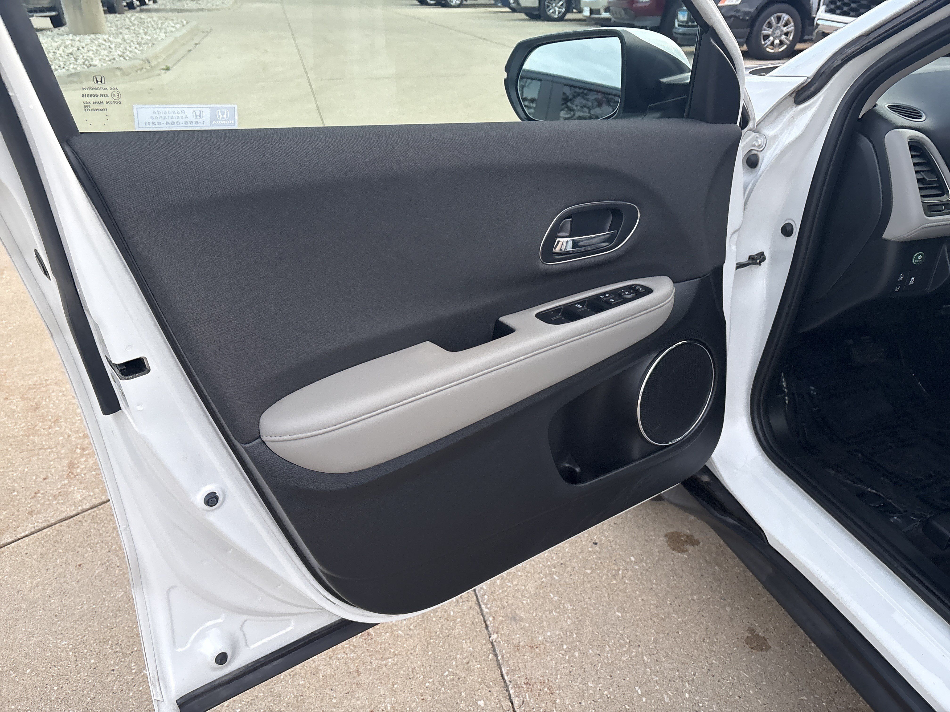 Used 2022 Honda HR-V EX image 9
