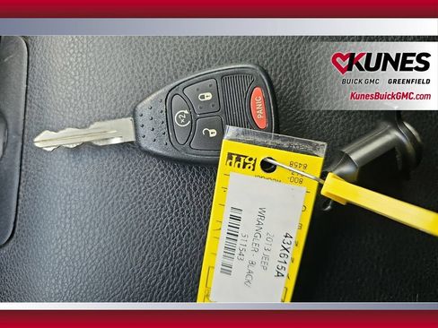 Used 2013 Jeep Wrangler Unlimited Rubicon w/ Connectivity Group AWD/4WD image 25