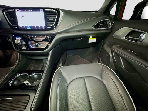 New 2026 Chrysler Pacifica Limited w/ S Appearance Package image 27