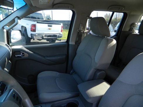 Used 2012 Nissan Frontier SV image 13
