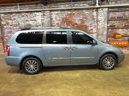 Used 2012 Kia Sedona EX FWD image 2