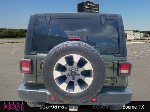 Used 2022 Jeep Wrangler Unlimited Sahara w/ Cold Weather Group AWD/4WD image 9