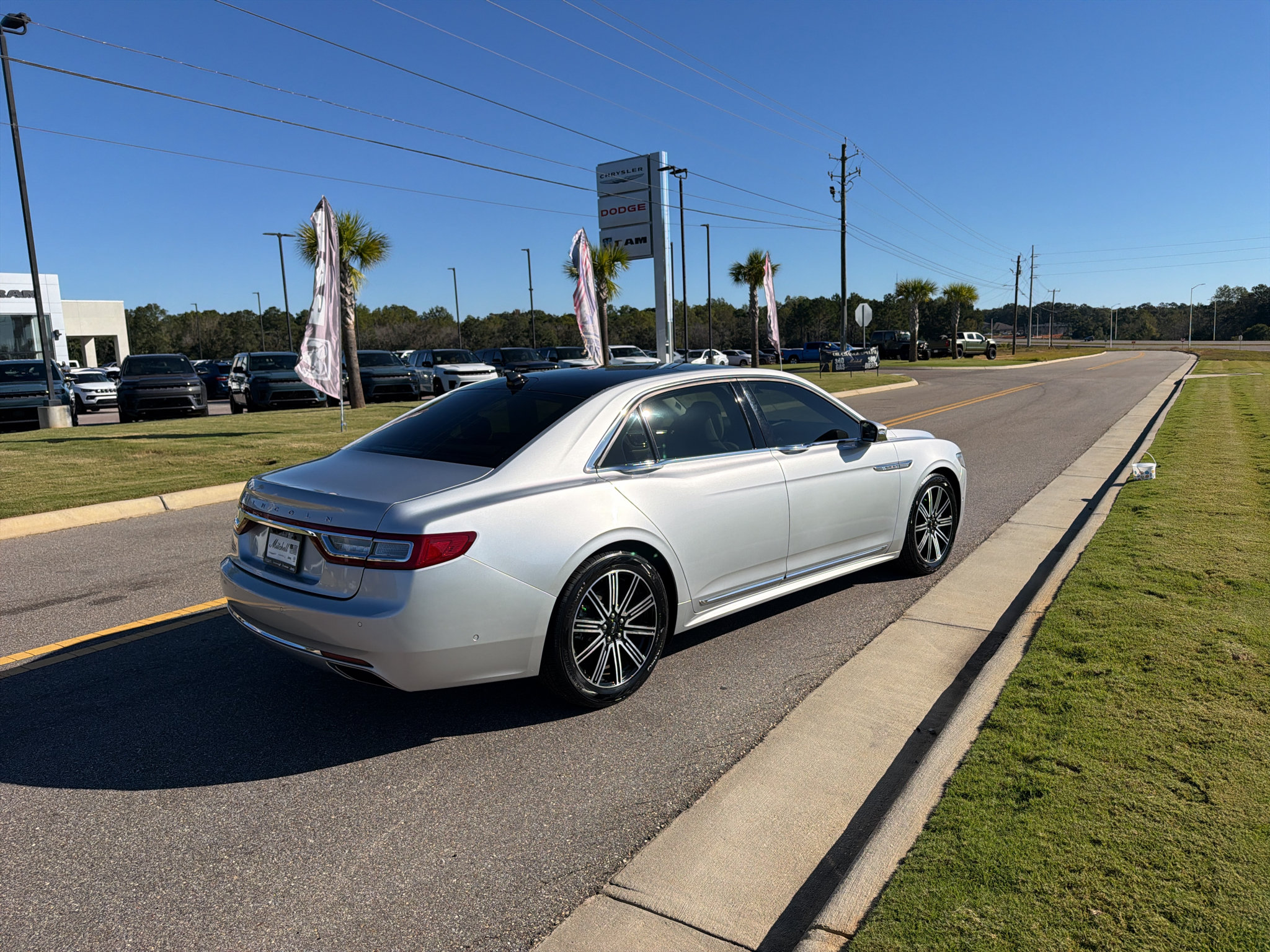 Used 2019 Lincoln Continental Reserve FWD image 5
