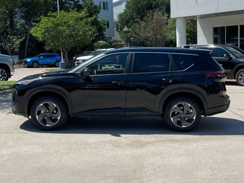 Used 2025 Nissan Rogue SV FWD image 3