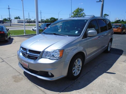 Used 2019 Dodge Grand Caravan SXT FWD image 6