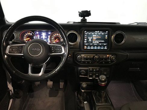 Used 2020 Jeep Gladiator Overland AWD/4WD image 21