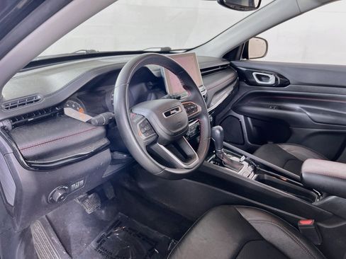 Used 2022 Jeep Compass Trailhawk AWD/4WD image 9
