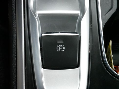 Used 2022 Subaru Ascent Premium w/ Convenience Package image 28