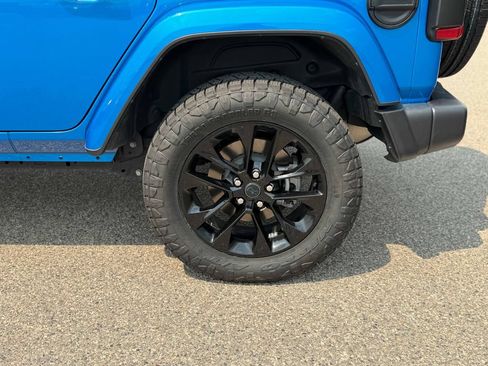 Used 2024 Jeep Wrangler Unlimited Sahara AWD/4WD image 13