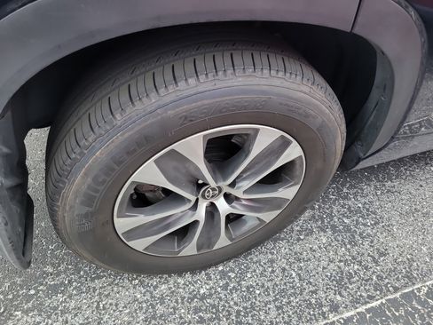 Used 2023 Toyota Highlander XLE image 8